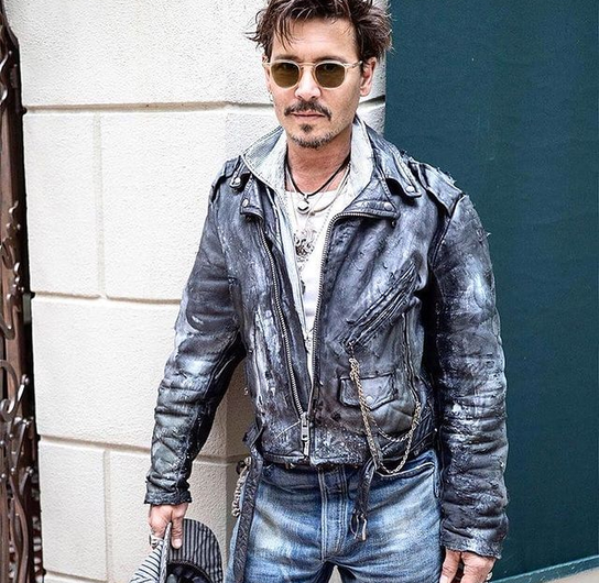 How Johnny Depp’s journey can inspire men to seek support? Explore his story and its impact on male mental health awareness.