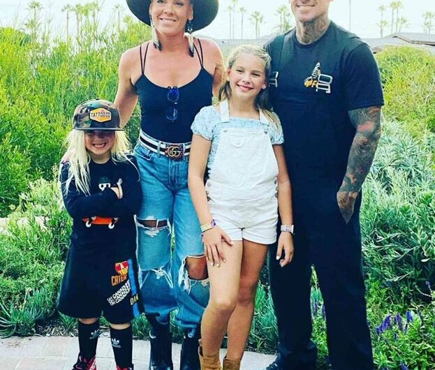 Breaking the Mold: Exploring Pink’s Family Dynamics and Their Revolutionary Effect on Her Success